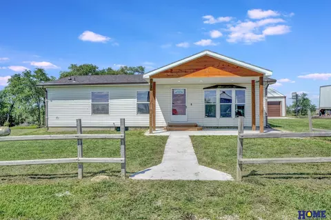 427 S 12th Rd, Palmyra, NE 68418