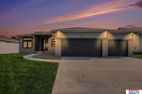 16571 Locust St, Omaha, NE 68116