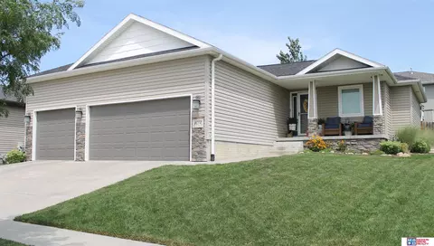 9014 S 71st St, Lincoln, NE 68516