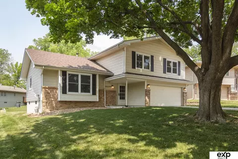 10228 M St, Omaha, NE 68127