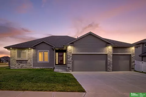 11618 S 110 St, Papillion, NE 68046