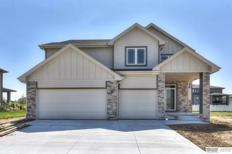 11611 Cooper St, Papillion, NE 68046