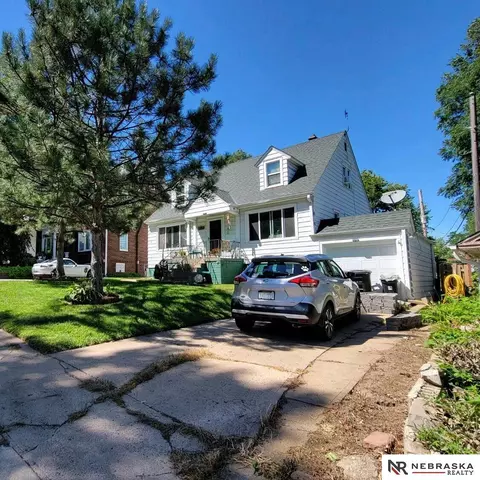 3012 Whitmore St, Omaha, NE 68112