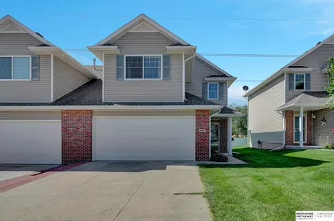 8961 Broken Spoke Dr, Lincoln, NE 68507