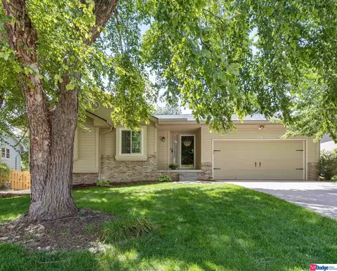 116 Fleetwood Dr, Papillion, NE 68133