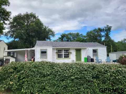 7736 Izard St, Omaha, NE 68114