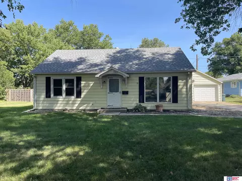 111 E 9th St, Stromsburg, NE 68666