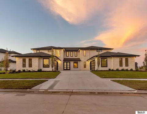 5707 N 294th Cir, Valley, NE 68064