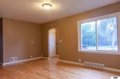 7609 N 36 St, Omaha, NE 68112