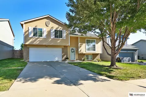 17012 Boyd St, Omaha, NE 68116