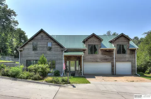 1351 Kavan St, Omaha, NE 68107