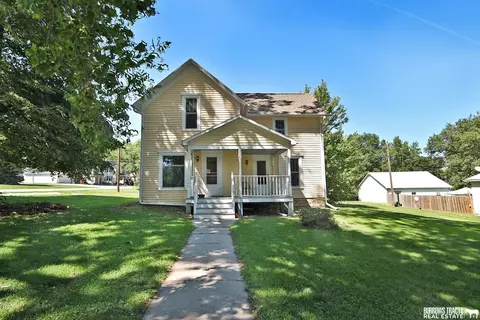 224 W E St, Elmwood, NE 68349