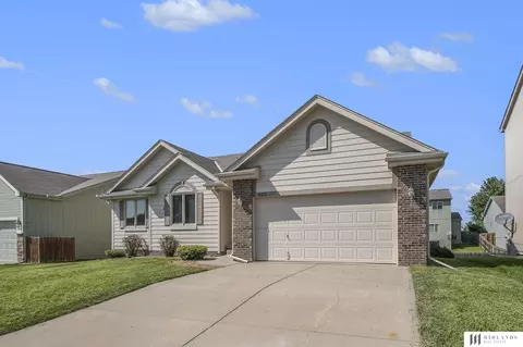 4512 Waterford Ave, Papillion, NE 68133