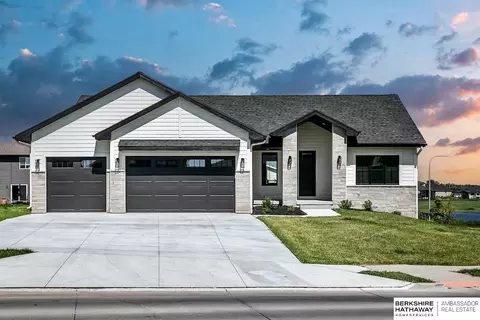 3802 George B Lake Pkwy, Elkhorn, NE 68022