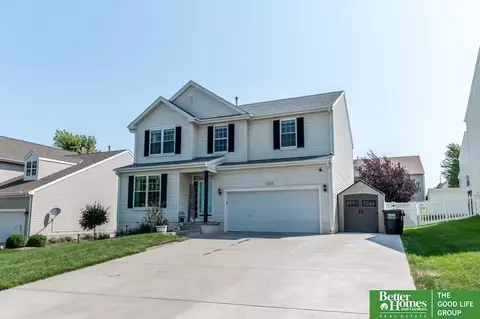 2413 Crystal Dr, Papillion, NE 68046