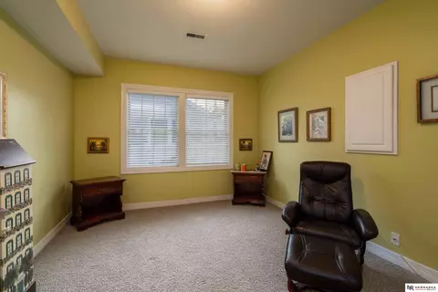 1834 S 172 Plz, Omaha, NE 68130