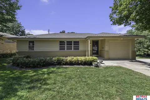 1316 N 57 St, Omaha, NE 68132