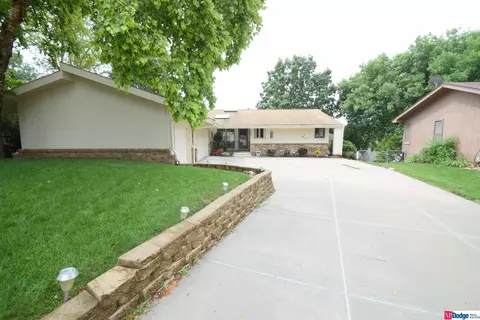 15461 Dewey Cir, Omaha, NE 68154