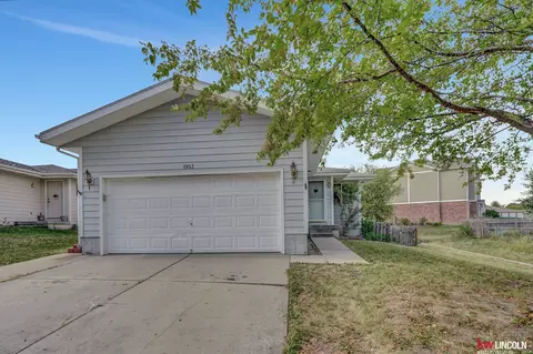 1953 SW 26 St, Lincoln, NE 68522