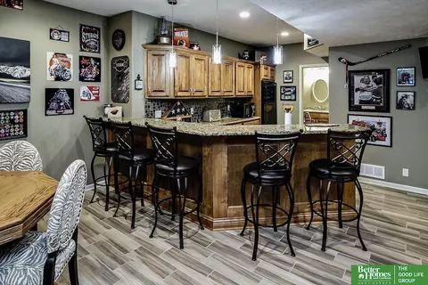 645 Reeves Cir, Papillion, NE 68046