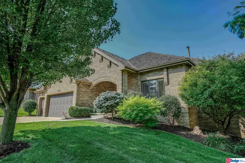 11741 Mayberry Plz, Omaha, NE 68154
