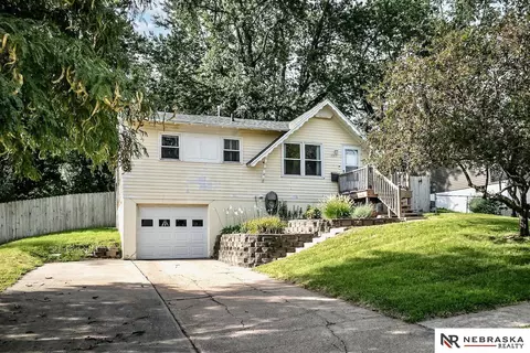 12317 B St, Omaha, NE 68144