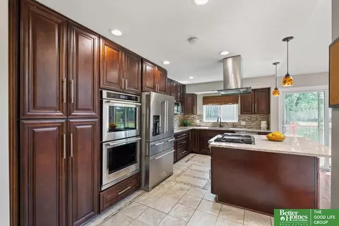 15129 Fieldcrest Dr, Omaha, NE 68154