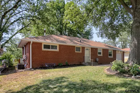 4451 Meredeth St, Lincoln, NE 68506