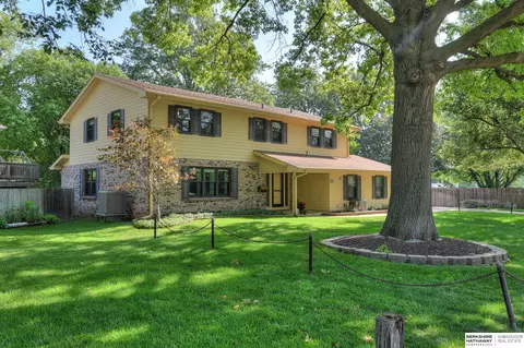 9224 Park Dr, Omaha, NE 68127