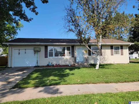 423 N Academy Ave, York, NE 68467