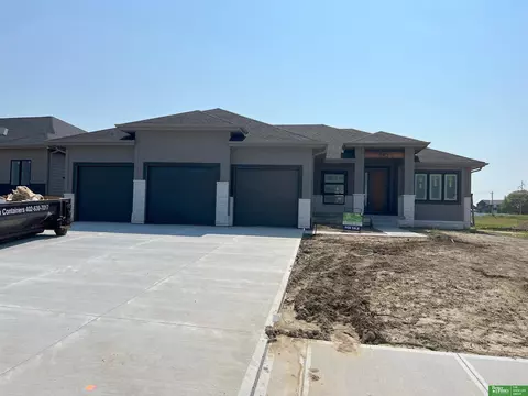 5415 Kestrel Pkwy, Elkhorn, NE 68022