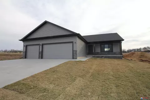 622 Woodsage Rd, Seward, NE 68434