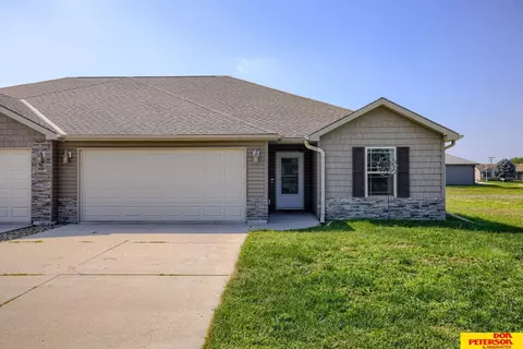 1729 Victoria Ln, Fremont, NE 68025