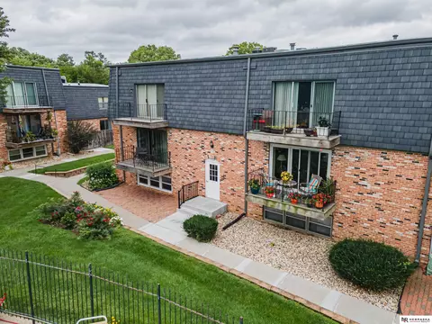 12722 Gail Plz #105B, Omaha, NE 68107