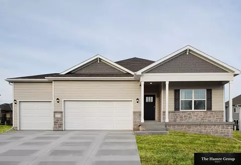 6416 Clear Creek St, Papillion, NE 68157