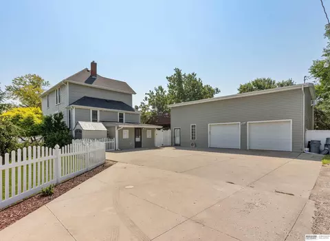 1604 S 9th St, Council Bluffs, IA 51501
