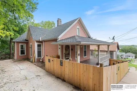 225 Fairview Ave, Council Bluffs, IA 51503