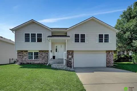 6347 Cornflower Dr, Lincoln, NE 68504