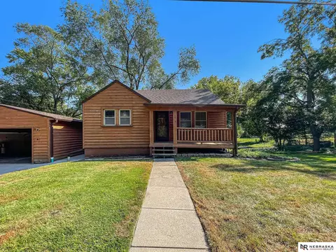 1402 Warren St, Bellevue, NE 68005