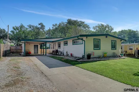716 Eldora Ln, Lincoln, NE 68505