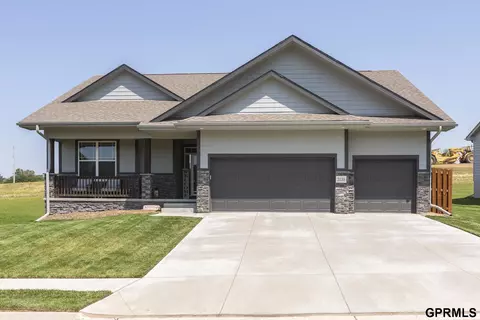 2120 Gindy Dr, Bellevue, NE 68147