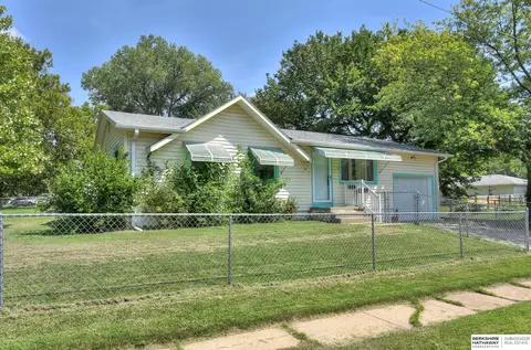 5219 N 62nd St, Omaha, NE 68104