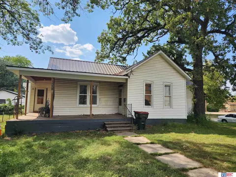 621-623 N 5th St, Beatrice, NE 68310