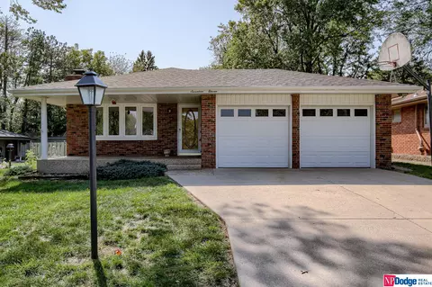 1711 Donald Cir, Lincoln, NE 68505