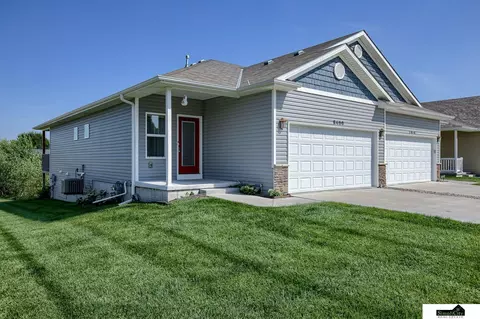 5400 Grand Oaks Pl, Lincoln, NE 68516