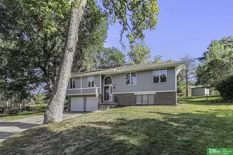 207 Merwood St, Bellevue, NE 68005