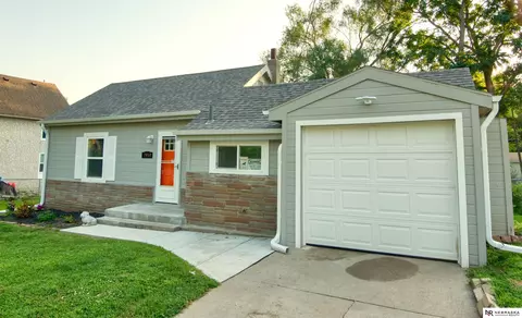 7952 N 39 St, Omaha, NE 68122