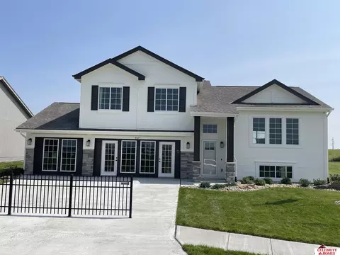 5210 Helwig Ave, Papillion, NE 68133