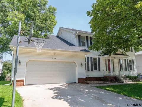 904 Michael St, Papillion, NE 68046
