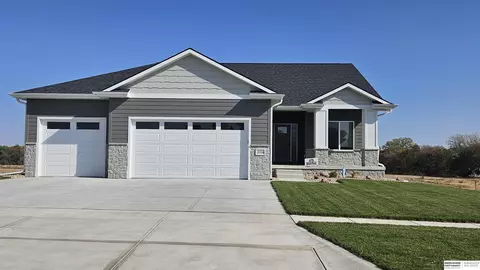 2004 N Linden St, Wahoo, NE 68066